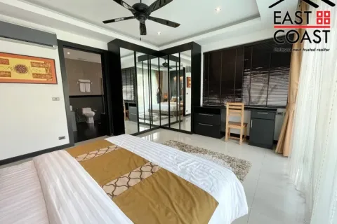 Casa de 4 dormitorios en Pattaya, Tailandia № 212443 - foto 18