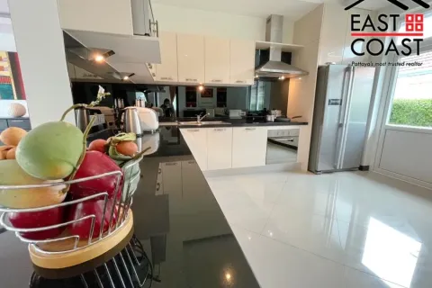 Casa de 4 dormitorios en Pattaya, Tailandia № 212443 - foto 7