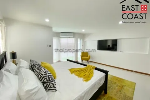 Casa de 4 dormitorios en Jomtien Beach, Pattaya, Tailandia № 212437 - foto 13