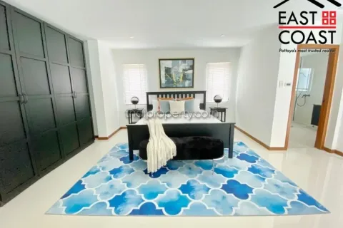 Casa de 4 dormitorios en Jomtien Beach, Pattaya, Tailandia № 212437 - foto 15