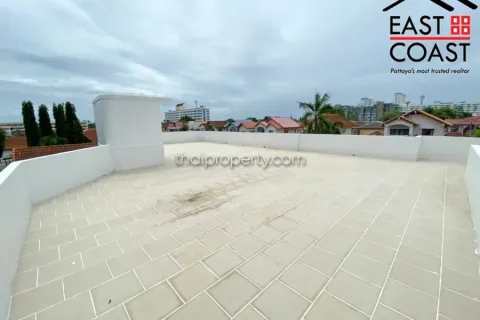 Casa de 4 dormitorios en Jomtien Beach, Pattaya, Tailandia № 212437 - foto 21