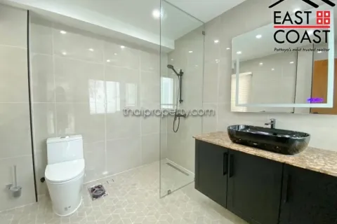 Casa de 4 dormitorios en Jomtien Beach, Pattaya, Tailandia № 212437 - foto 14