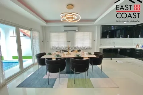 Casa de 4 dormitorios en Jomtien Beach, Pattaya, Tailandia № 212437 - foto 4