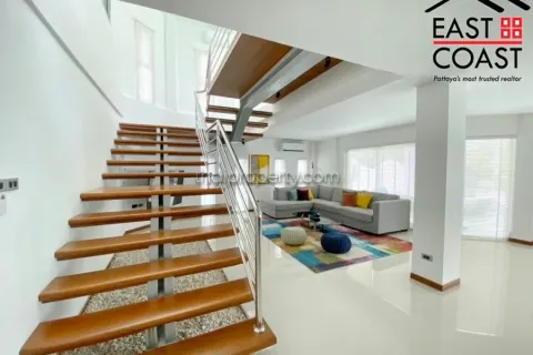 Casa de 4 dormitorios en Jomtien Beach, Pattaya, Tailandia № 212437 - foto 7