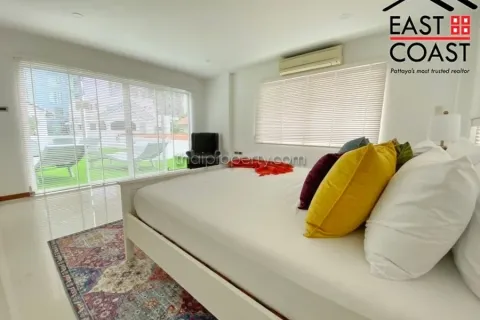 Casa de 4 dormitorios en Jomtien Beach, Pattaya, Tailandia № 212437 - foto 17