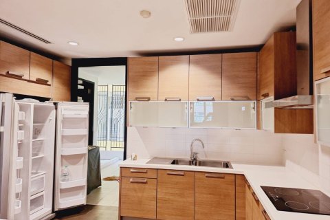 Condo à Sathon, Bangkok, Thaïlande, 3 chambres № 170868 - photo 18