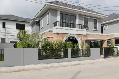 House in Phuket, Thailand 4 bedrooms № 152314 - photo 1
