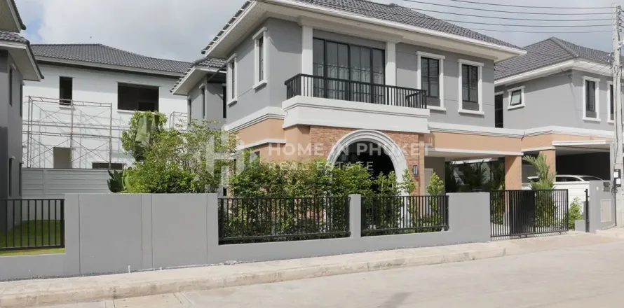 House in Phuket, Thailand 4 bedrooms № 152314