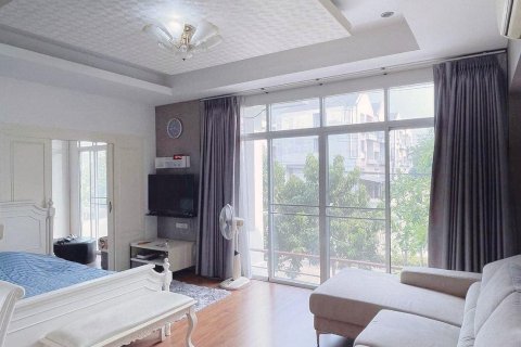 House in Bangkok, Thailand 6 bedrooms № 171959 - photo 5