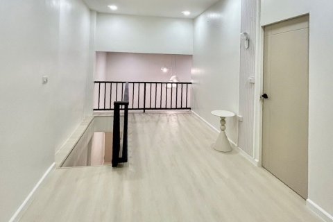 Кондоминиум с 2 спальнями в Суан Луанге, Бангкок, Таиланд № 171957 - фото 5