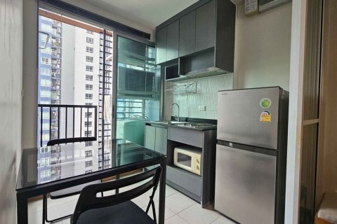 Studio dans le Condo à Watthana, Bangkok, Thaïlande  № 173437 - photo 3