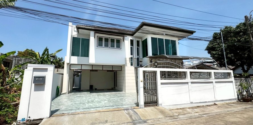 House in Suan Luang, Bangkok, Thailand 4 bedrooms № 173435