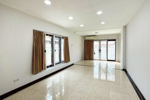 House in Suan Luang, Bangkok, Thailand 4 bedrooms № 173435 - photo 18