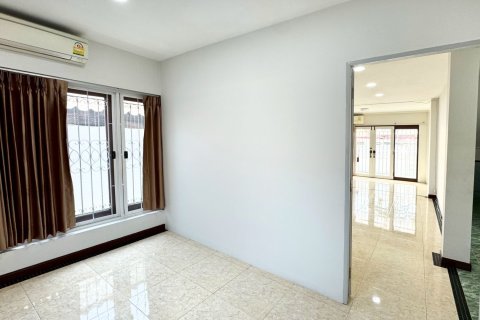 House in Suan Luang, Bangkok, Thailand 4 bedrooms № 173435 - photo 17