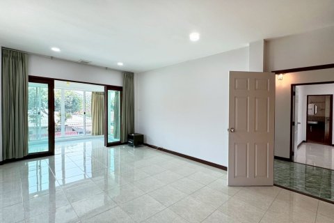 House in Suan Luang, Bangkok, Thailand 4 bedrooms № 173435 - photo 3