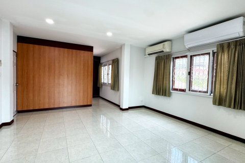 House in Suan Luang, Bangkok, Thailand 4 bedrooms № 173435 - photo 5
