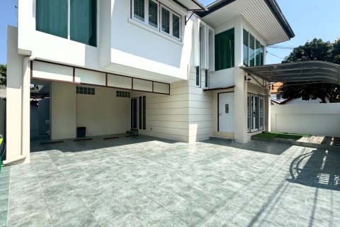 House in Suan Luang, Bangkok, Thailand 4 bedrooms № 173435 - photo 2