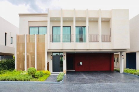 House in Bang Kaeo, Thailand 4 bedrooms № 115371 - photo 1