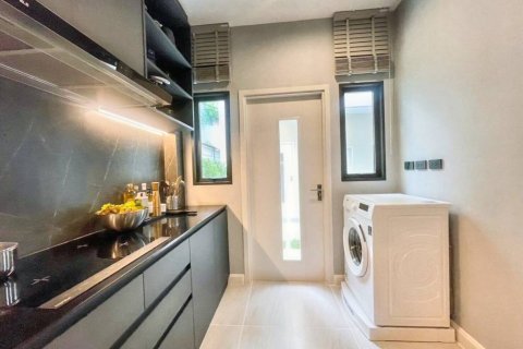 House in Bang Kaeo, Thailand 4 bedrooms № 115371 - photo 7