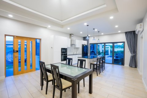 Villa in Hua Hin, Thailand 5 Schlafzimmer № 169739 - Foto 25