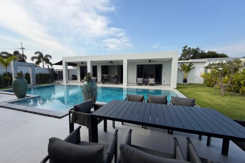 Villa in Hua Hin, Thailand 5 bedrooms № 169739