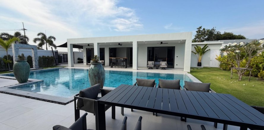 Villa in Hua Hin, Thailand 5 bedrooms № 169739