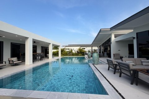 Villa in Hua Hin, Thailand 5 bedrooms № 169739 - photo 5