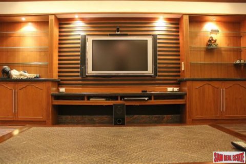 Apartment on Jomtien Beach, Pattaya, Thailand 3 bedrooms № 193220 - photo 4