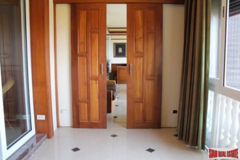Apartment on Jomtien Beach, Pattaya, Thailand 3 bedrooms № 193220 - photo 3