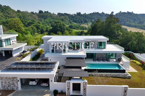 House in Pattaya, Thailand 5 bedrooms № 197597