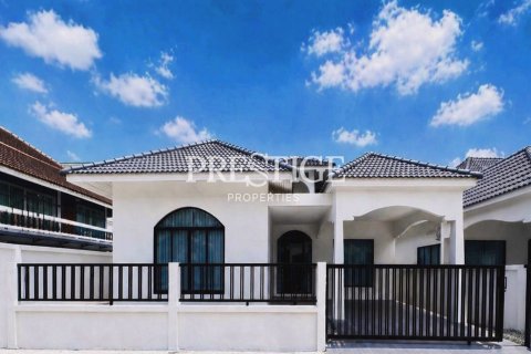 House in Pattaya, Thailand 3 bedrooms № 197594