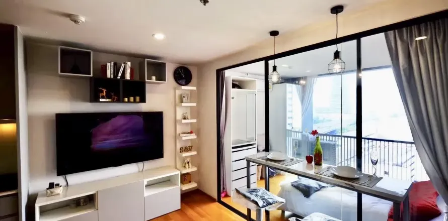 Studio dans le Condo à Bang Rak, Bangkok, Thaïlande  № 173108