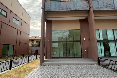 Propriété commerciale à Samut Prakan, Thaïlande № 170527 - photo 12