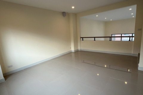 Propriété commerciale à Samut Prakan, Thaïlande № 170527 - photo 17