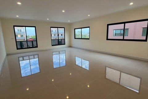 Propriété commerciale à Samut Prakan, Thaïlande № 170527 - photo 5