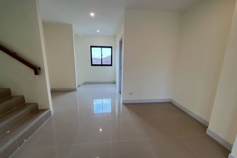 Propriété commerciale à Samut Prakan, Thaïlande № 170527 - photo 4