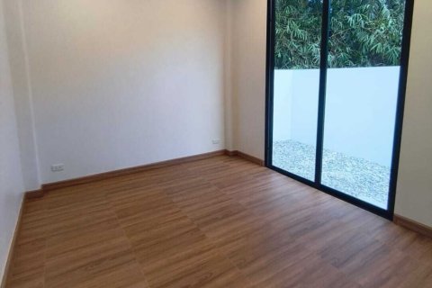 Villa in Nuea Khlong, Thailand 3 bedrooms № 140328 - photo 19
