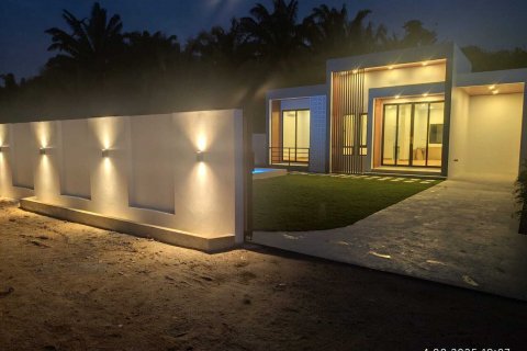 Villa in Nuea Khlong, Thailand 3 bedrooms № 140328 - photo 10