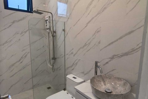 Villa in Nuea Khlong, Thailand 3 bedrooms № 140328 - photo 8
