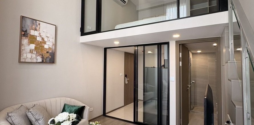 Studio in the Condo in Khlong Toei, Bangkok, Thailand № 142744