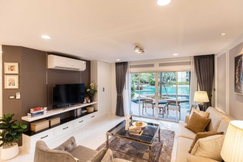 Кондоминиум с 3 спальнями в Хуай Кванге, Бангкок, Таиланд № 160844