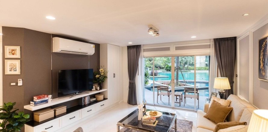 Condo in Huai Khwang, Bangkok, Thailand, 3 bedrooms № 160844