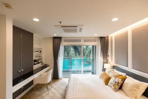 Condo in Huai Khwang, Bangkok, Thailand, 3 bedrooms № 160844 - photo 15