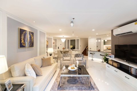 Condo in Huai Khwang, Bangkok, Thailand, 3 bedrooms № 160844 - photo 4