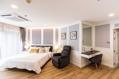 Condo in Huai Khwang, Bangkok, Thailand, 3 bedrooms № 160844 - photo 10