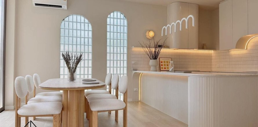 Дом в Банг Кхене, Бангкок, Таиланд с 4 спальнями  № 160842