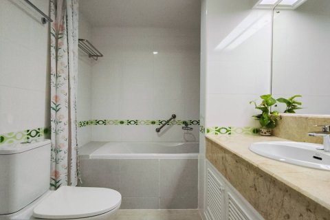 Condo in Watthana, Bangkok, Thailand, 2 bedrooms  № 160843 - photo 11