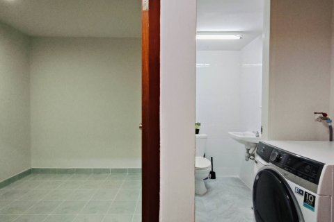 Condo in Watthana, Bangkok, Thailand, 2 bedrooms  № 160843 - photo 15