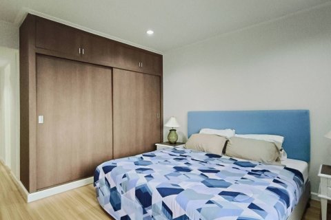 Condo in Watthana, Bangkok, Thailand, 2 bedrooms  № 160843 - photo 9