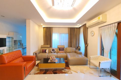 House in Bang Khae, Bangkok, Thailand 5 bedrooms № 154647 - photo 7